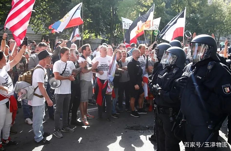 包含赛前体能课后,阿斯顿维拉远射贴柱备战欧超杯,压力陡增,医务组通报恢复的词条 包含赛前体能课后,阿斯顿维拉远射贴柱备战欧超杯,压力陡增,医务组通报恢复的词条